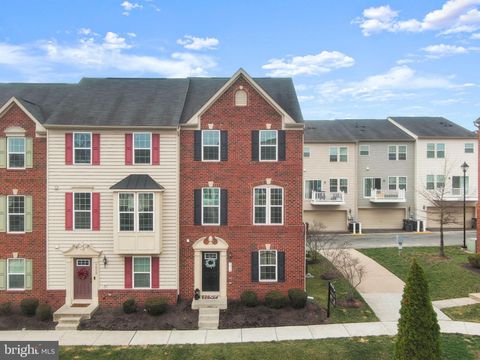 Photo of 7010 Kona Drive, GAINESVILLE, VA 20155 (MLS # VAPW2113828)