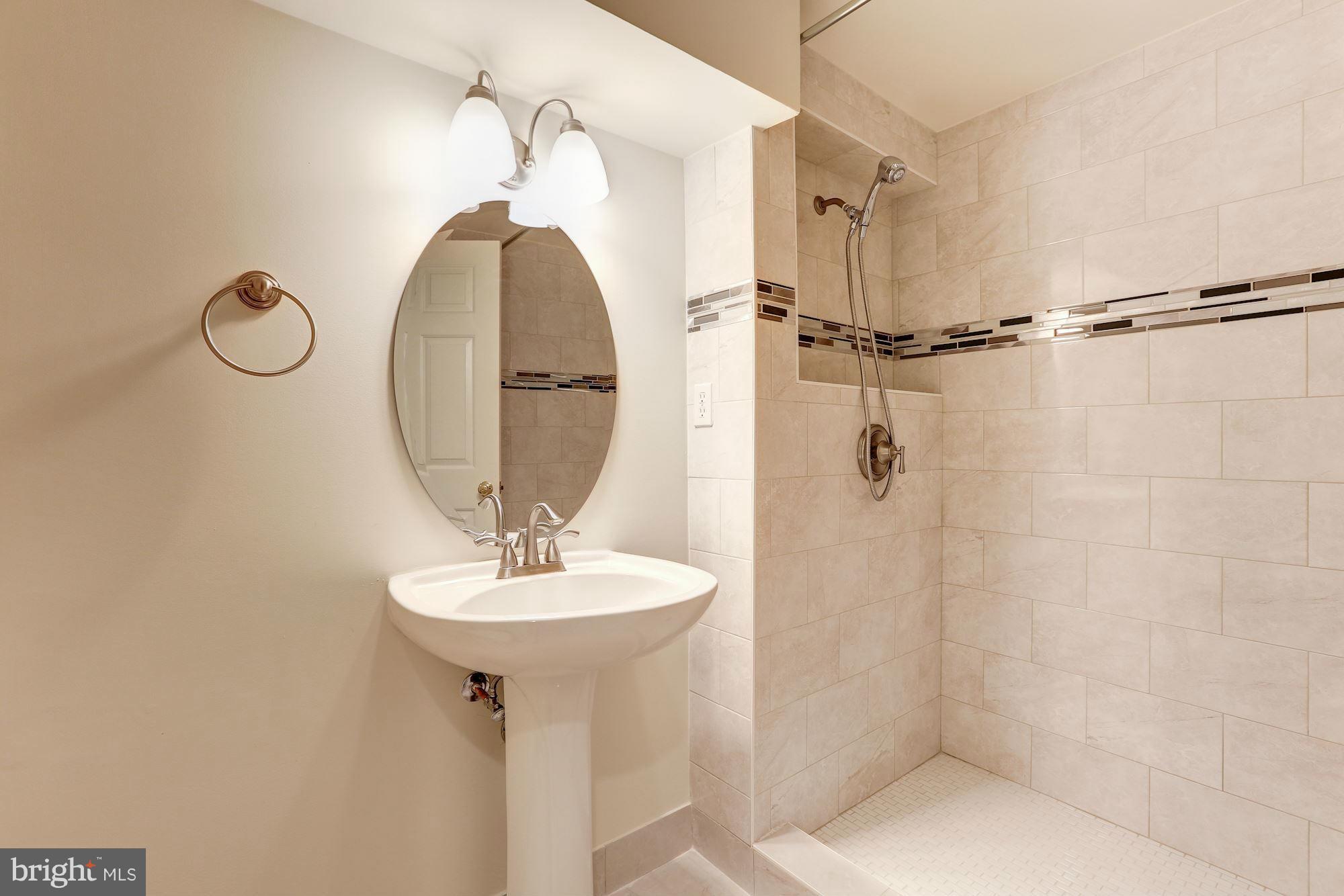 VILLAGES OF URBANA - Residential Lease