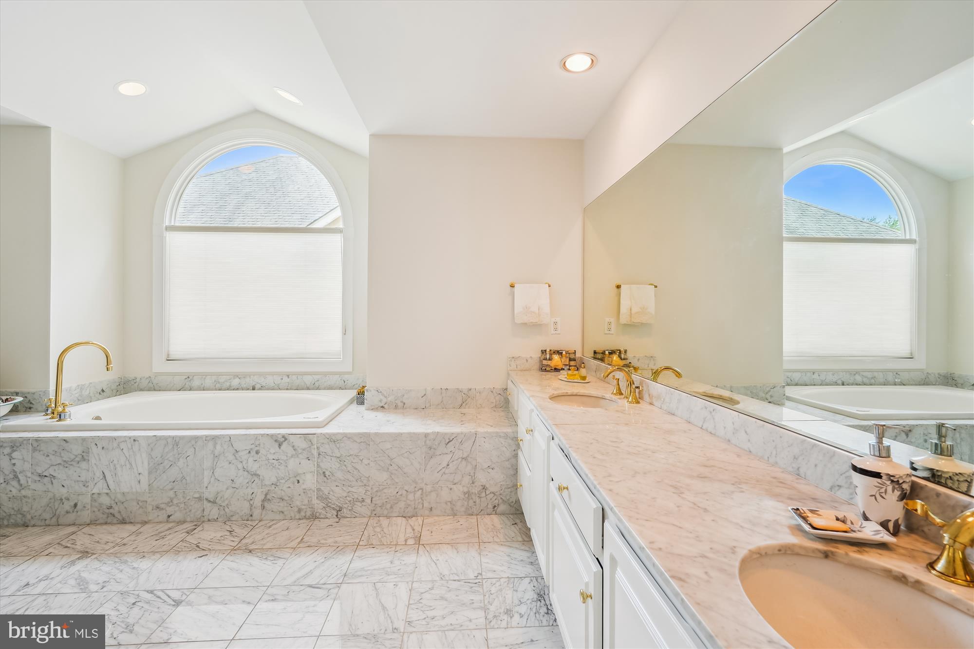 ALTA VISTA - Residential