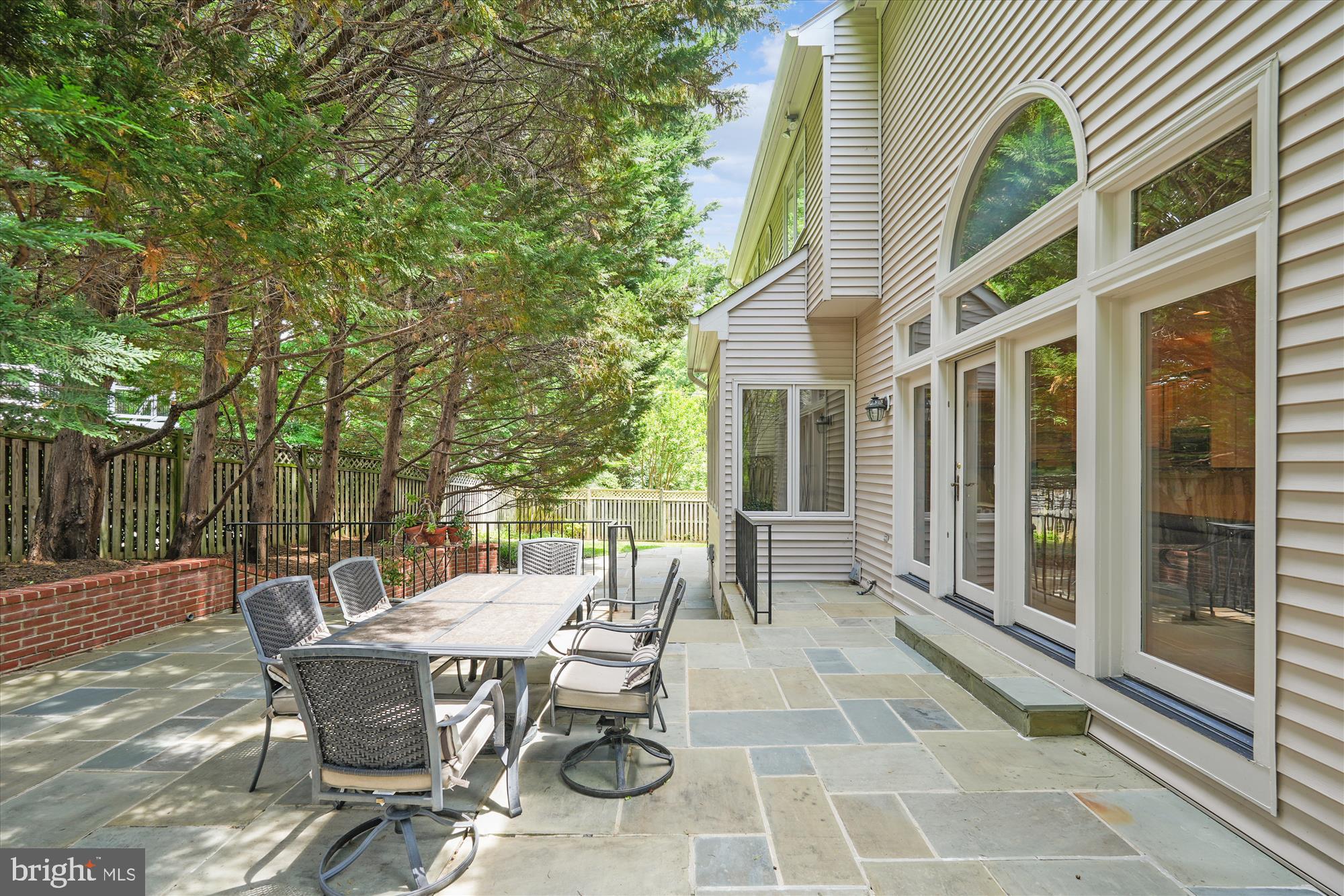 ALTA VISTA - Residential