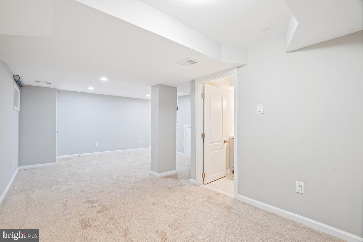 DARNESTOWN OUTSIDE - Residential