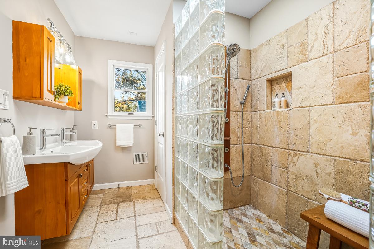 DARNESTOWN OUTSIDE - Residential