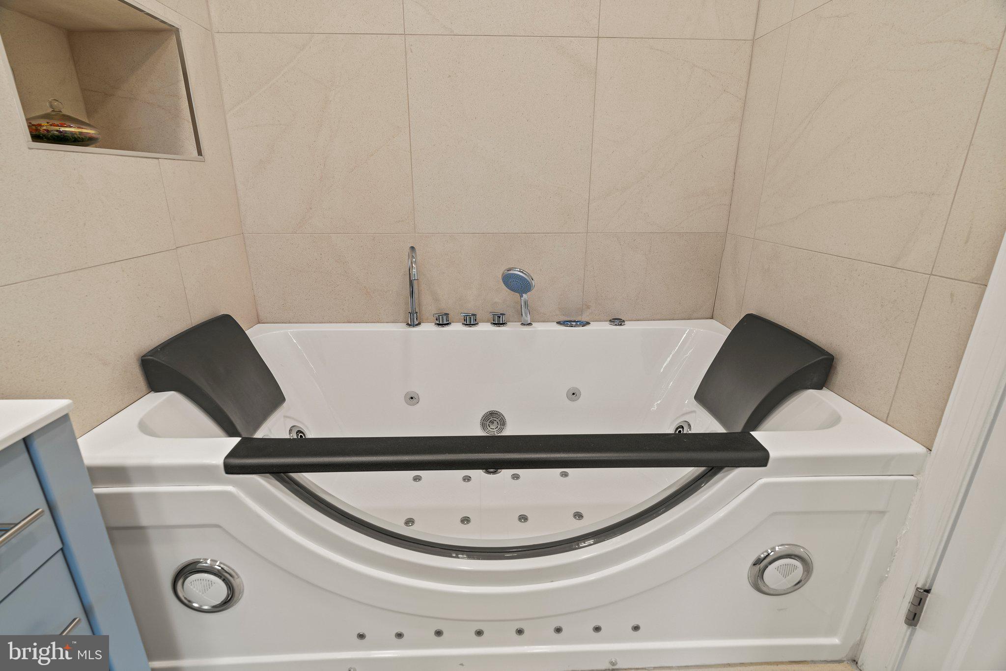 JENKINTOWN MANOR - Residential