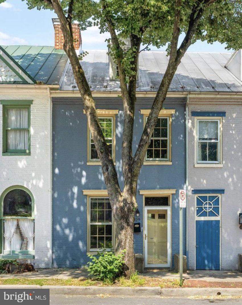 FREDERICK HISTORIC DISTRICT - Residential Lease