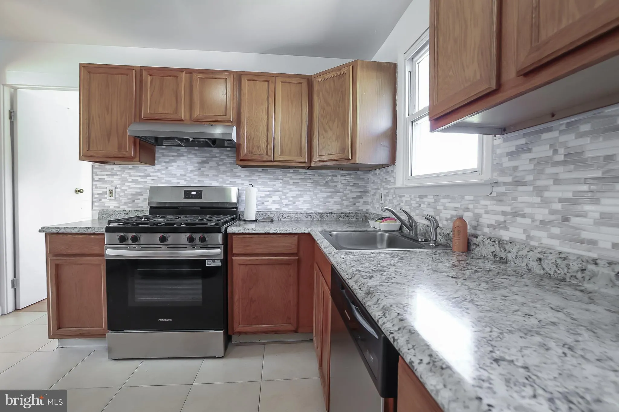 Vineland, New Jersey 08360, United States, 3 Bedrooms Bedrooms, ,2 BathroomsBathrooms,Residential,Pending,121810