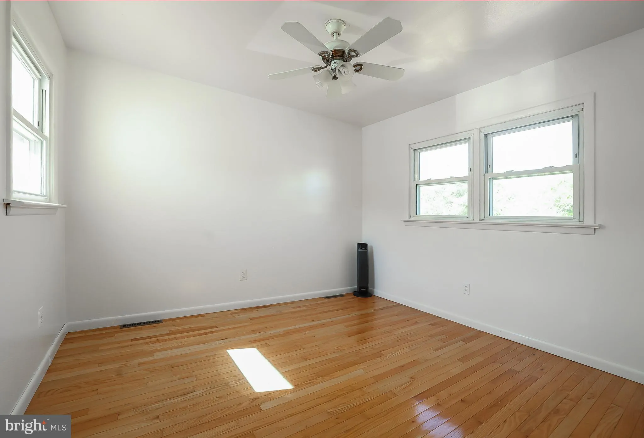 Vineland, New Jersey 08360, United States, 3 Bedrooms Bedrooms, ,2 BathroomsBathrooms,Residential,Pending,121810