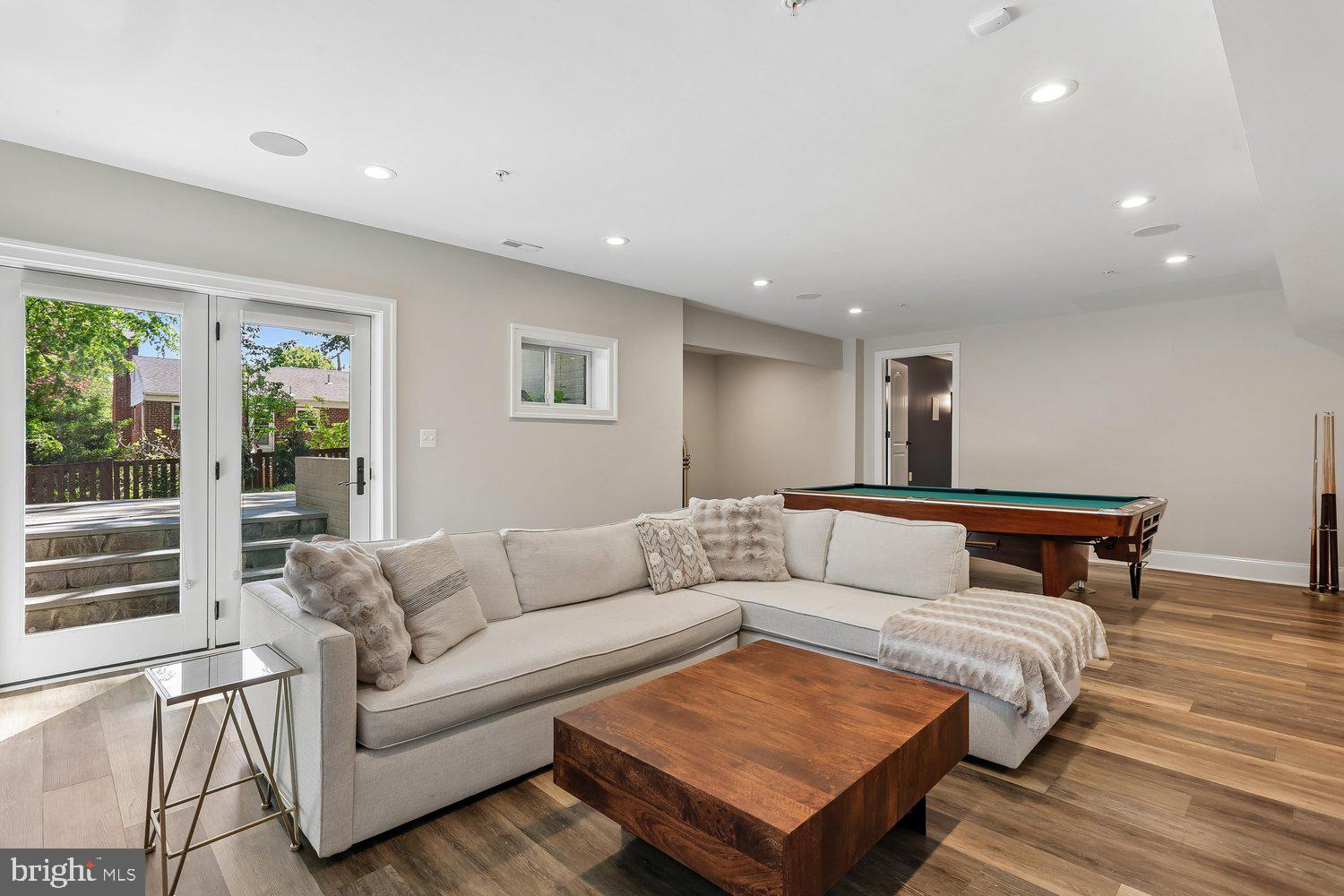 WHITE FLINT PARK - Residential