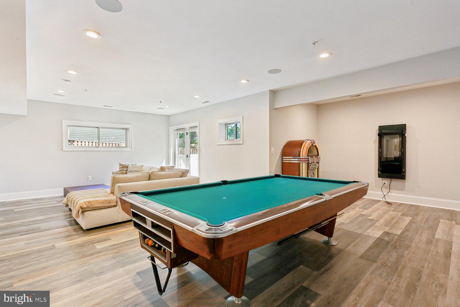 WHITE FLINT PARK - Residential