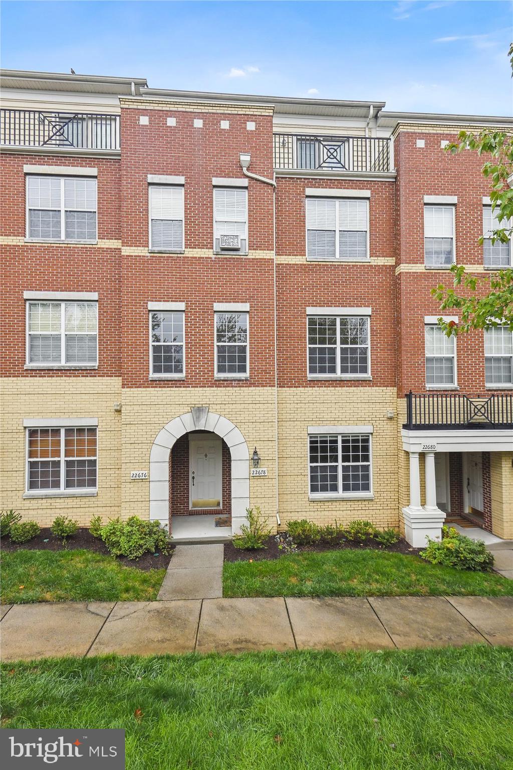 RESIDENCES AT BRAMBLETON - Residential Lease