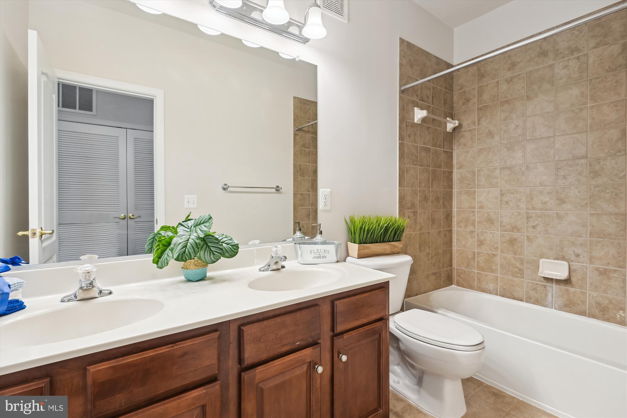 RESIDENCES AT BRAMBLETON - Residential Lease