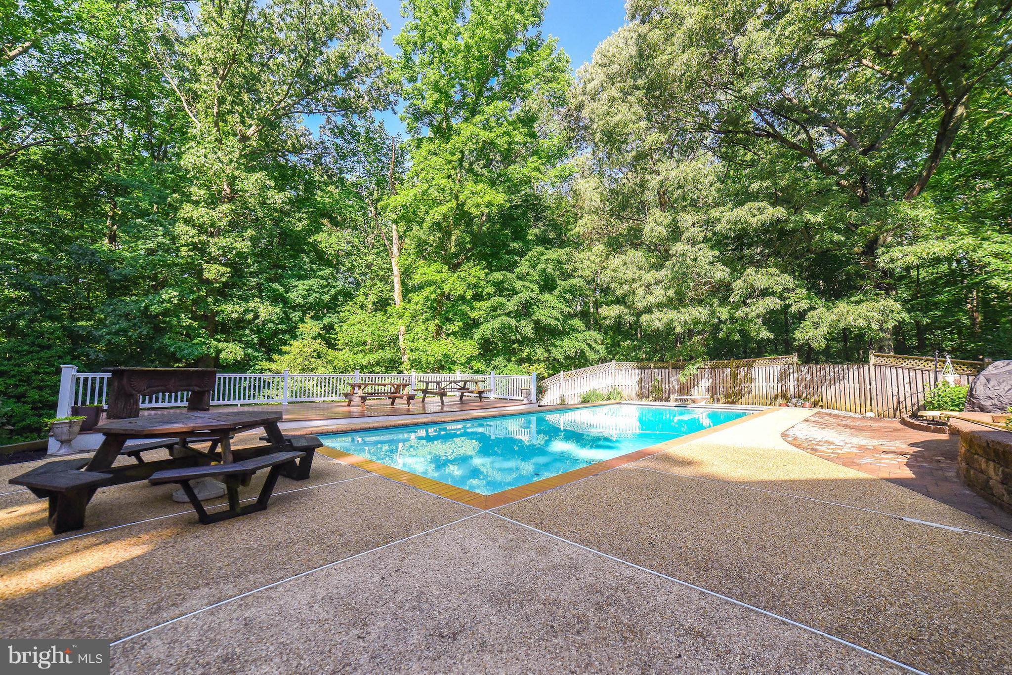 BOUNDARY CREEK - Residential