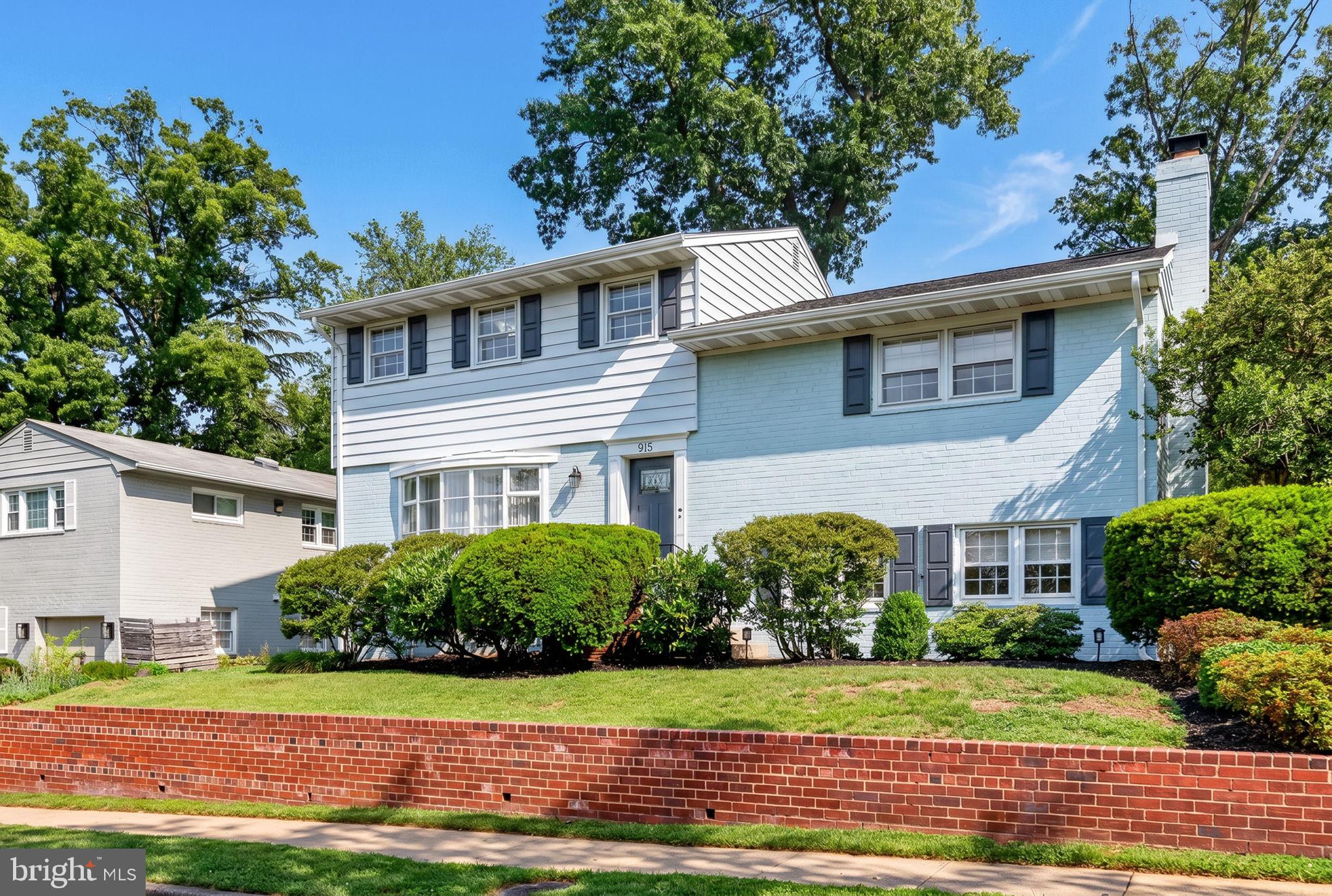 915 N OVERLOOK DRIVE