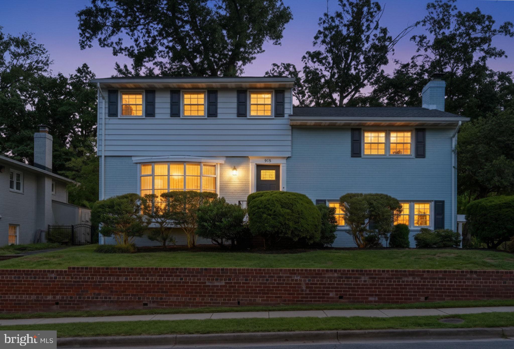 915 N OVERLOOK DRIVE