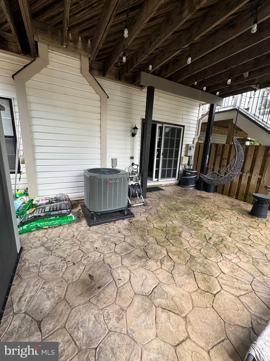 CASCADES - Residential Lease