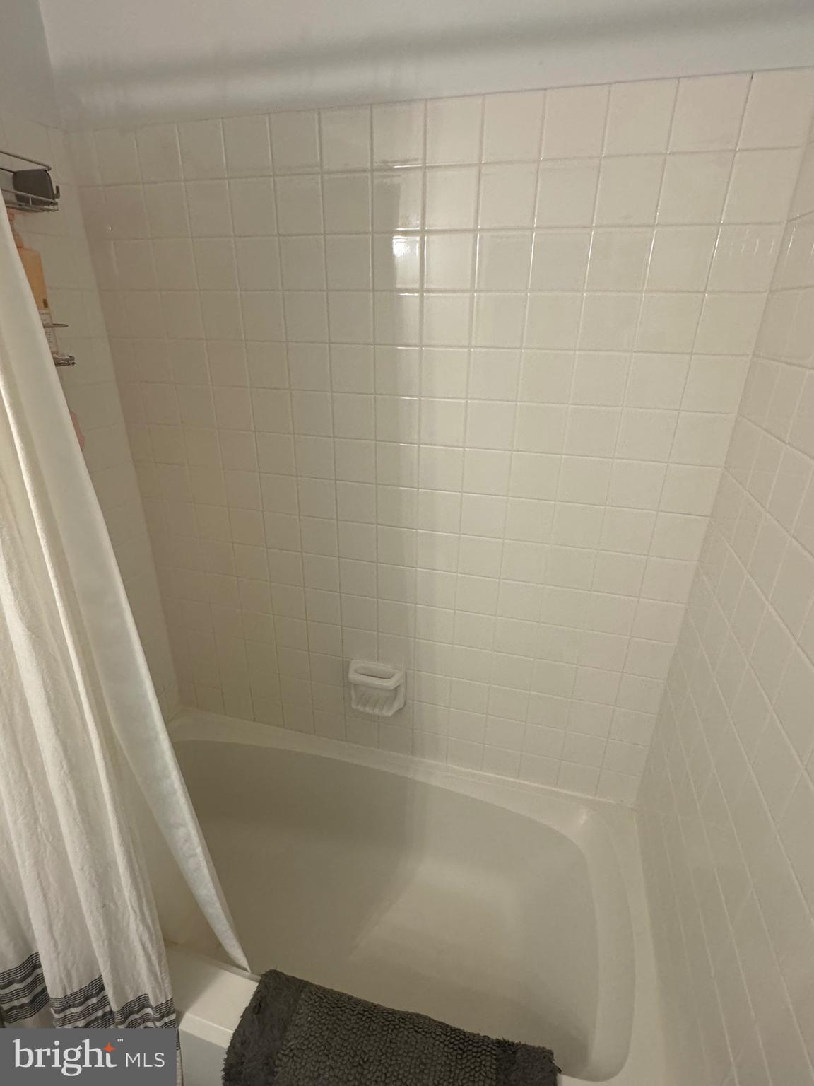 CASCADES - Residential Lease