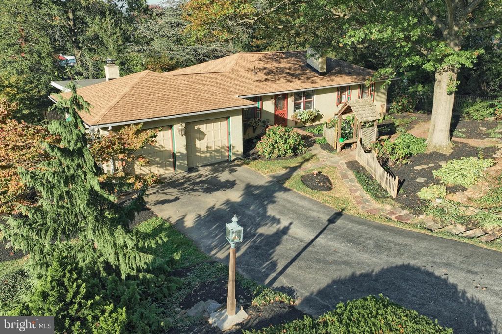 Photo of 4079 Wilshire Drive, YORK, PA 17402 (MLS # PAYK2091154)