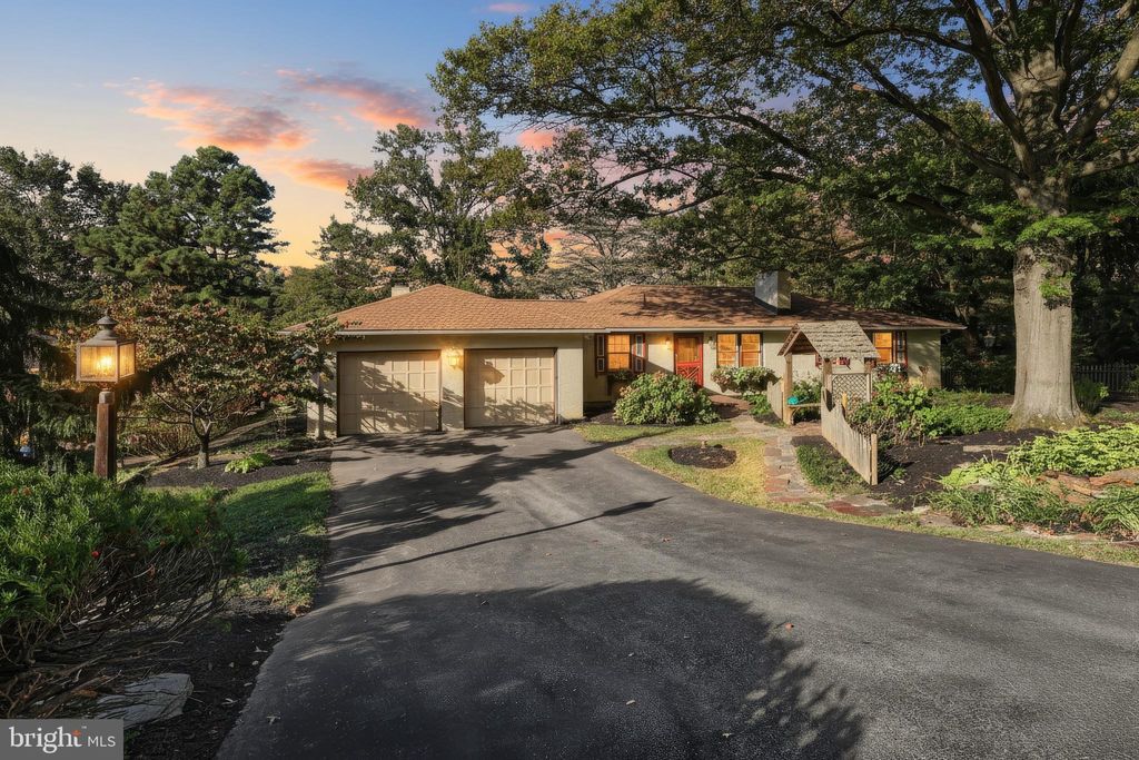 Photo of 4079 Wilshire Drive, YORK, PA 17402 (MLS # PAYK2091154)