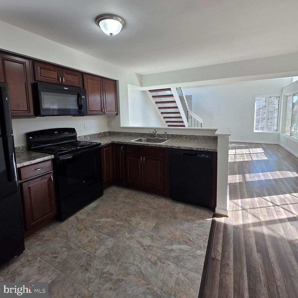 THE TIERS OF LAUREL LAKE - Residential Lease