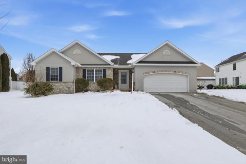 Photo of 390 Pebble Beach Drive, MOUNT WOLF, PA 17347 (MLS # PAYK2097632)