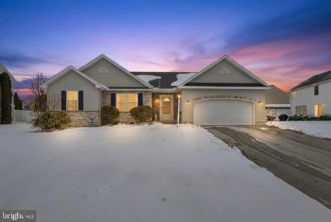 Homes For Sale - 390 Pebble Beach Drive<br/> MOUNT WOLF, PA 17347