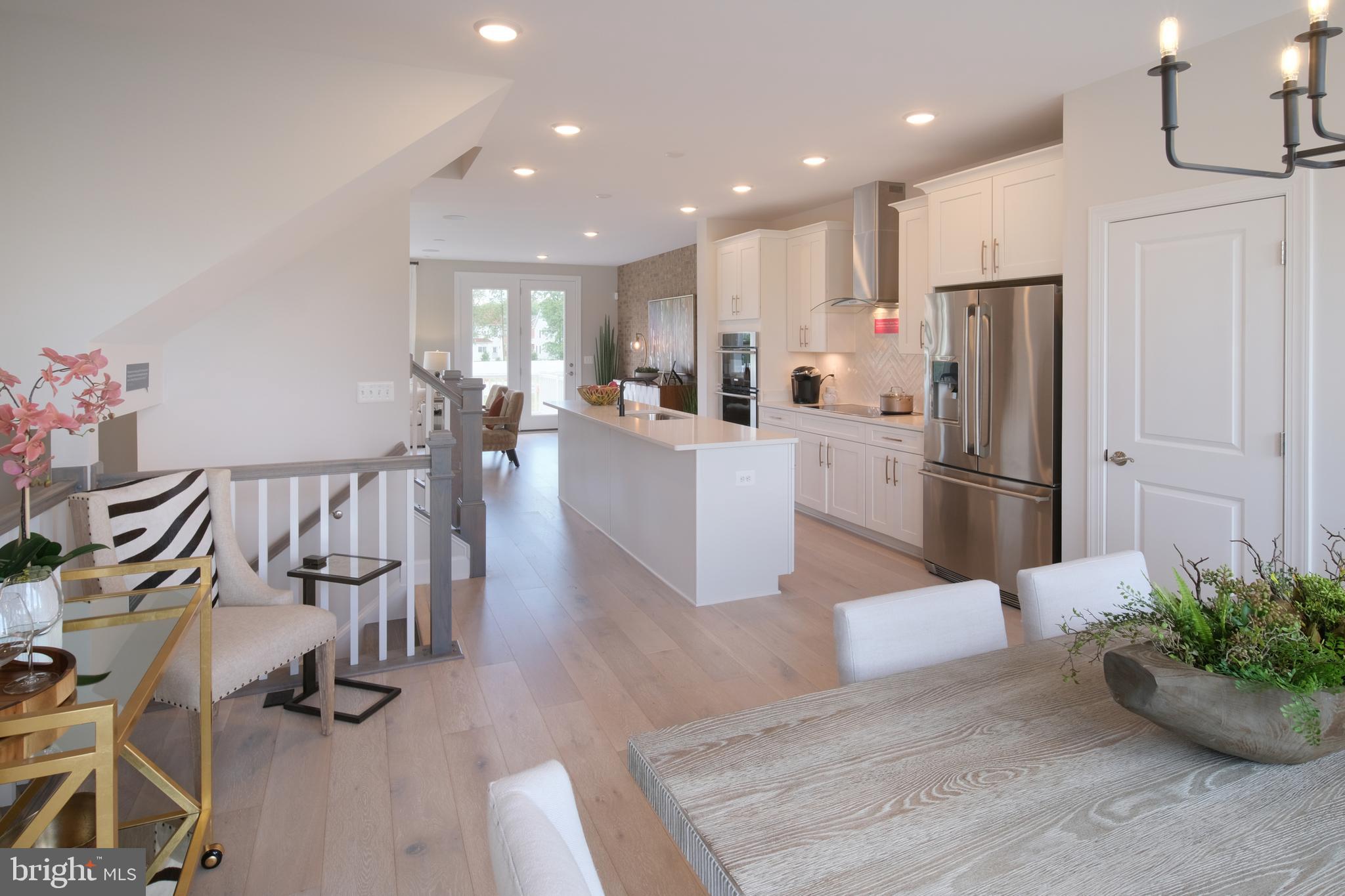 GATEWAY WEST - Residential