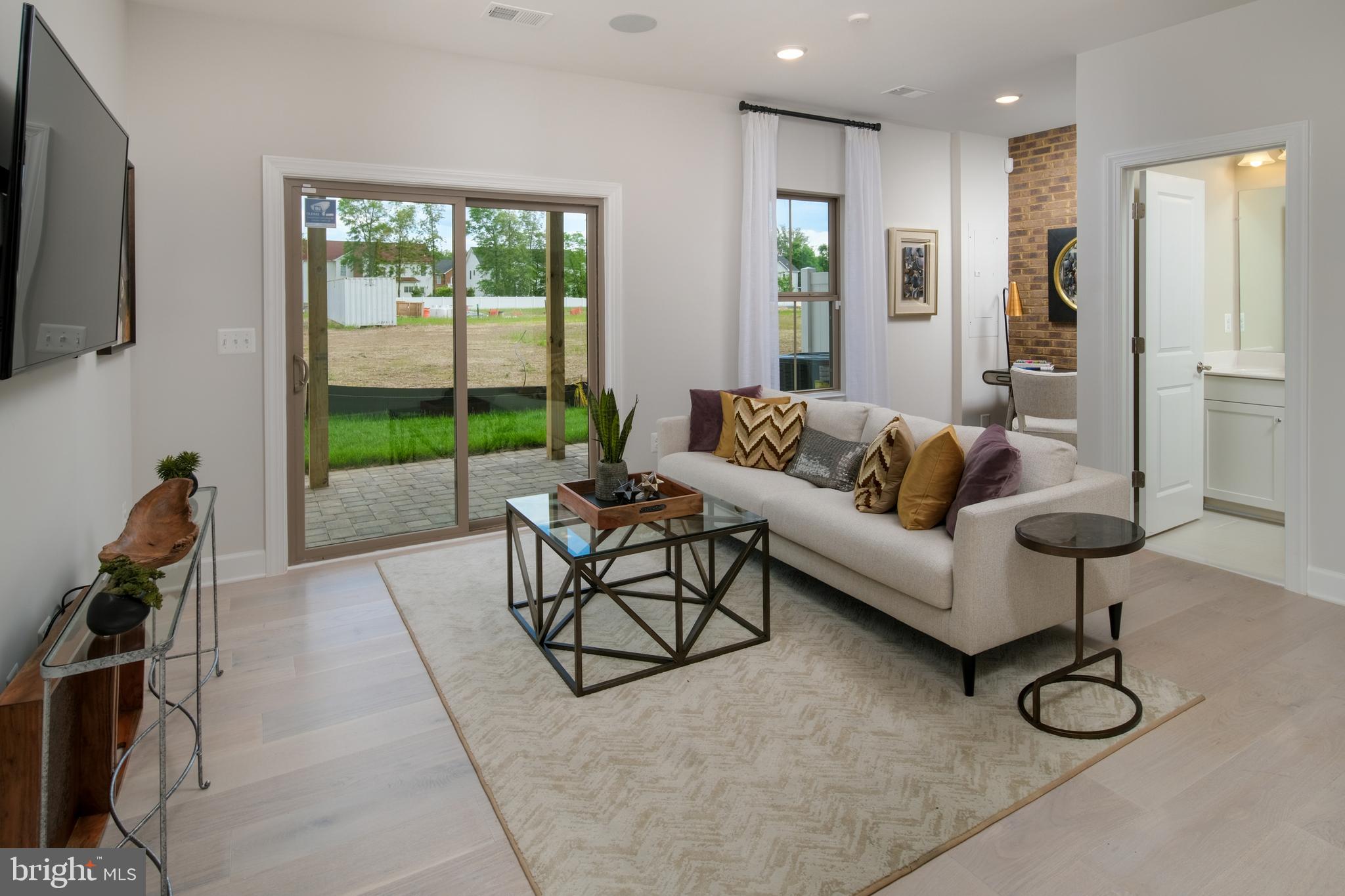 GATEWAY WEST - Residential