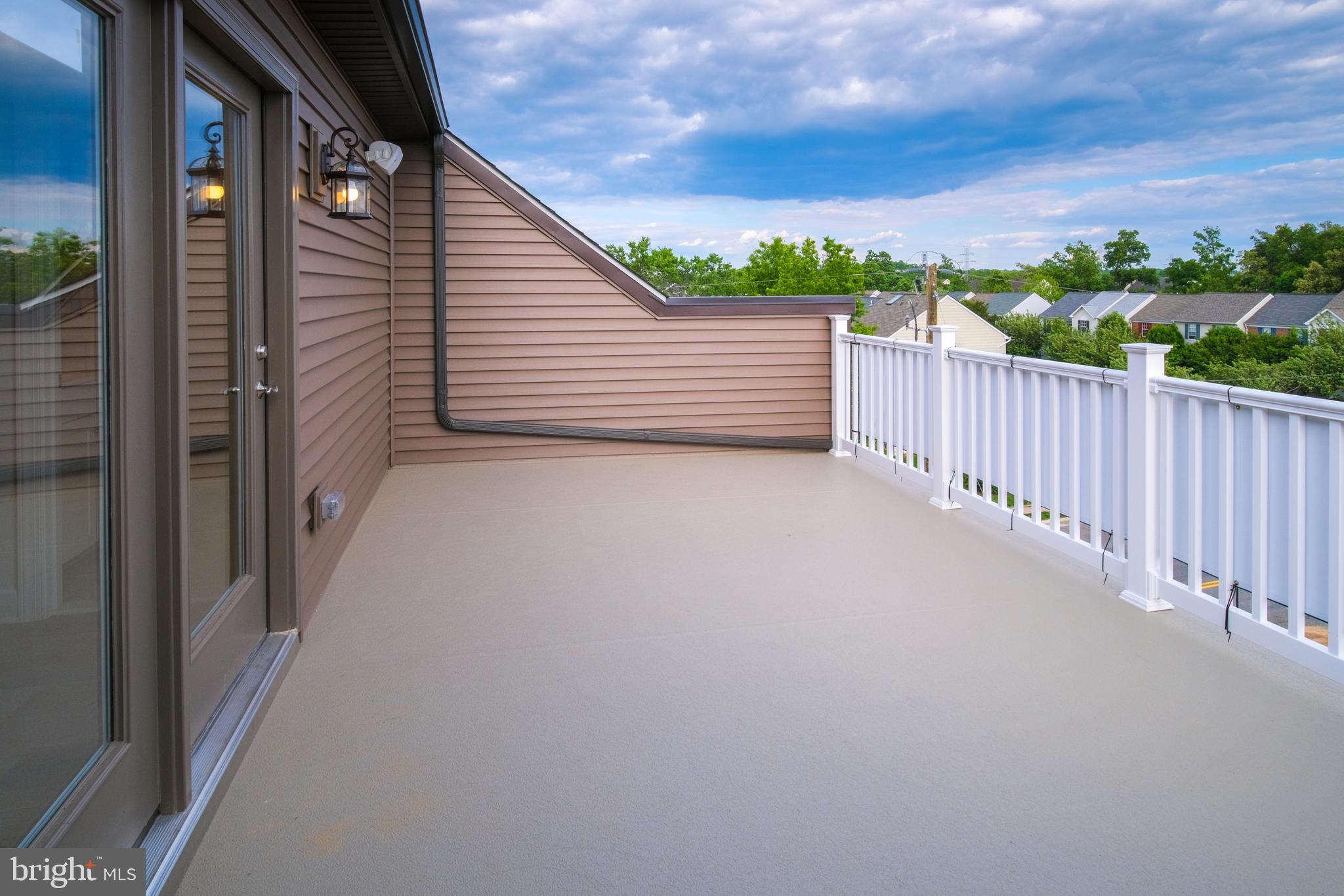 GATEWAY WEST - Residential