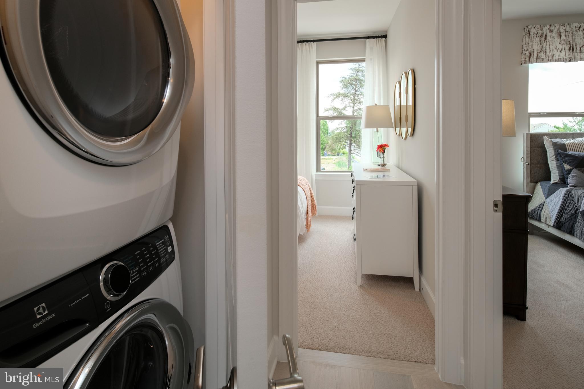 GATEWAY WEST - Residential