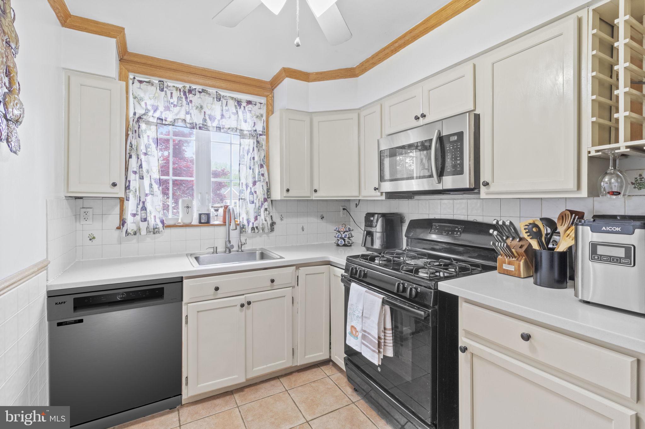 PHILADELPHIA (NORTHEAST) - Residential