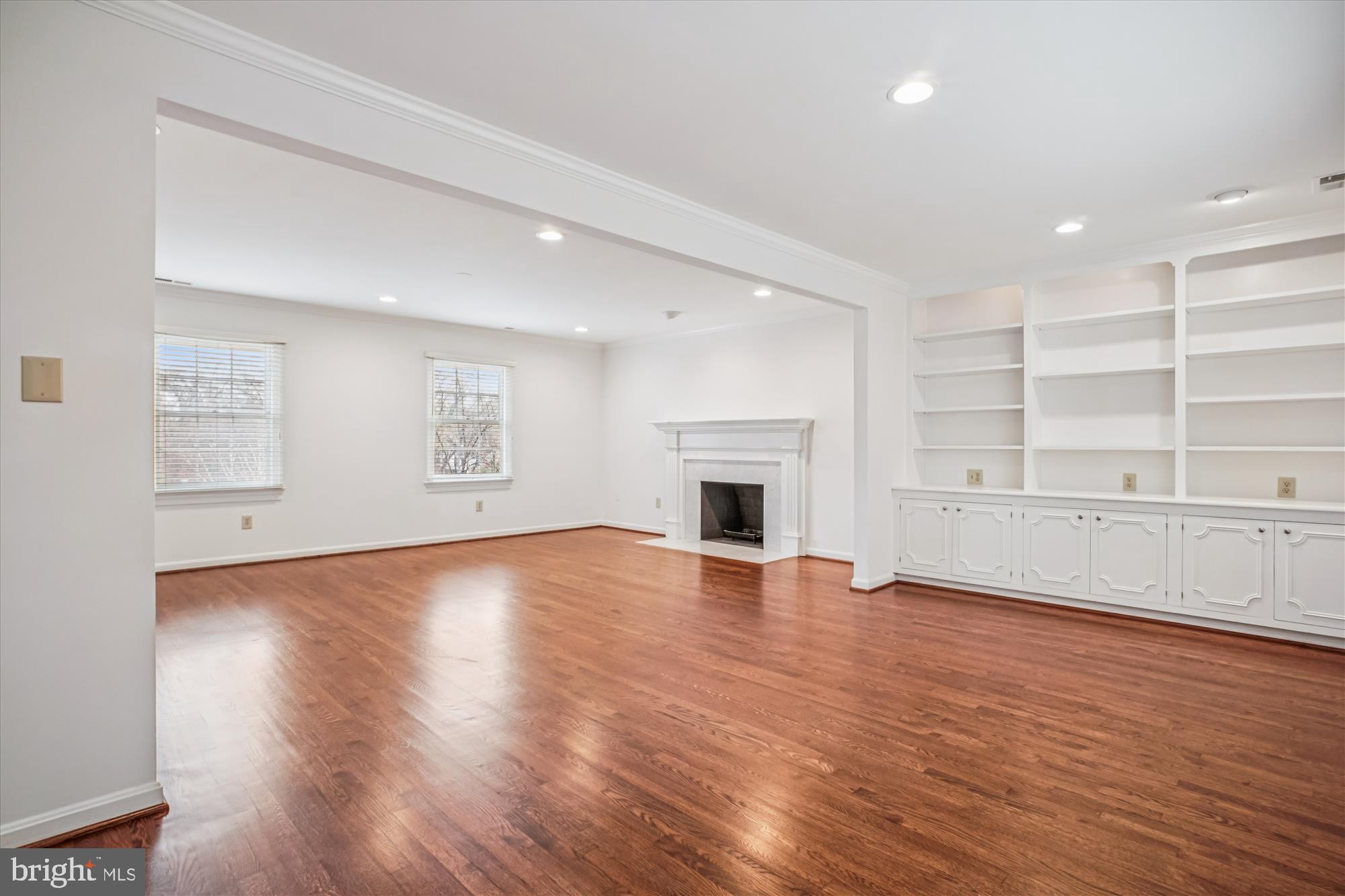 COUNTRY CLUB HILLS - Residential