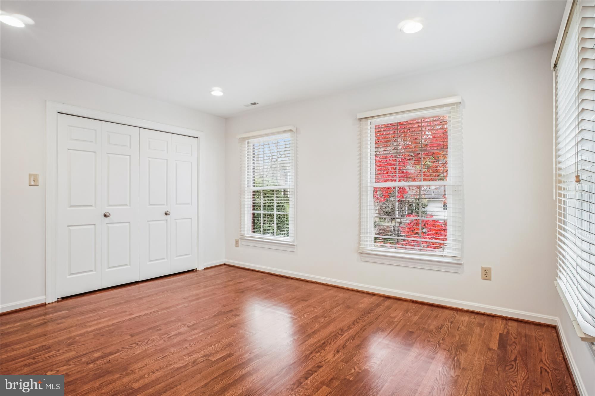 COUNTRY CLUB HILLS - Residential