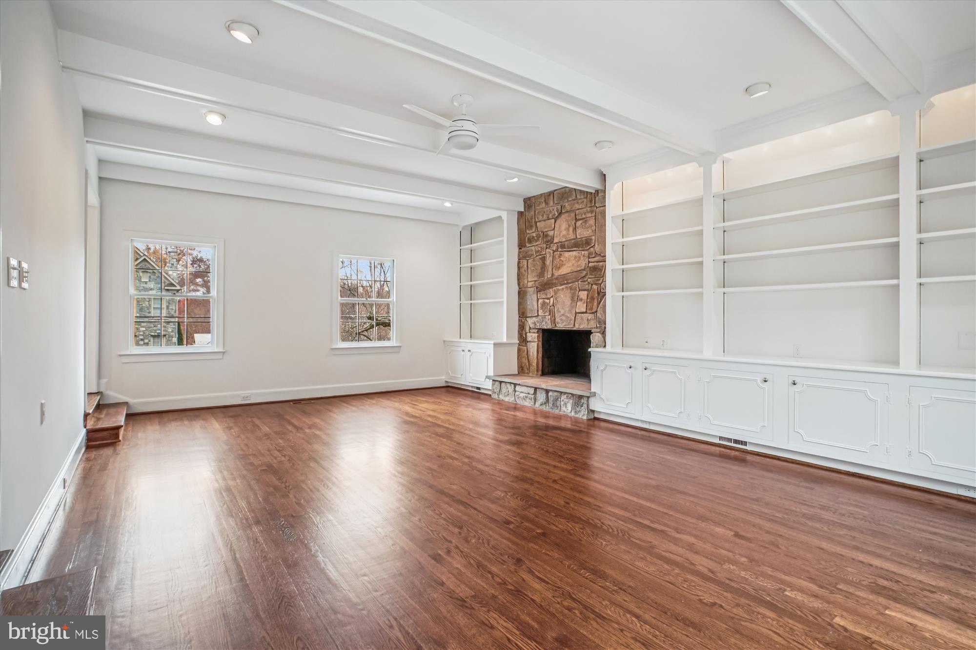 COUNTRY CLUB HILLS - Residential