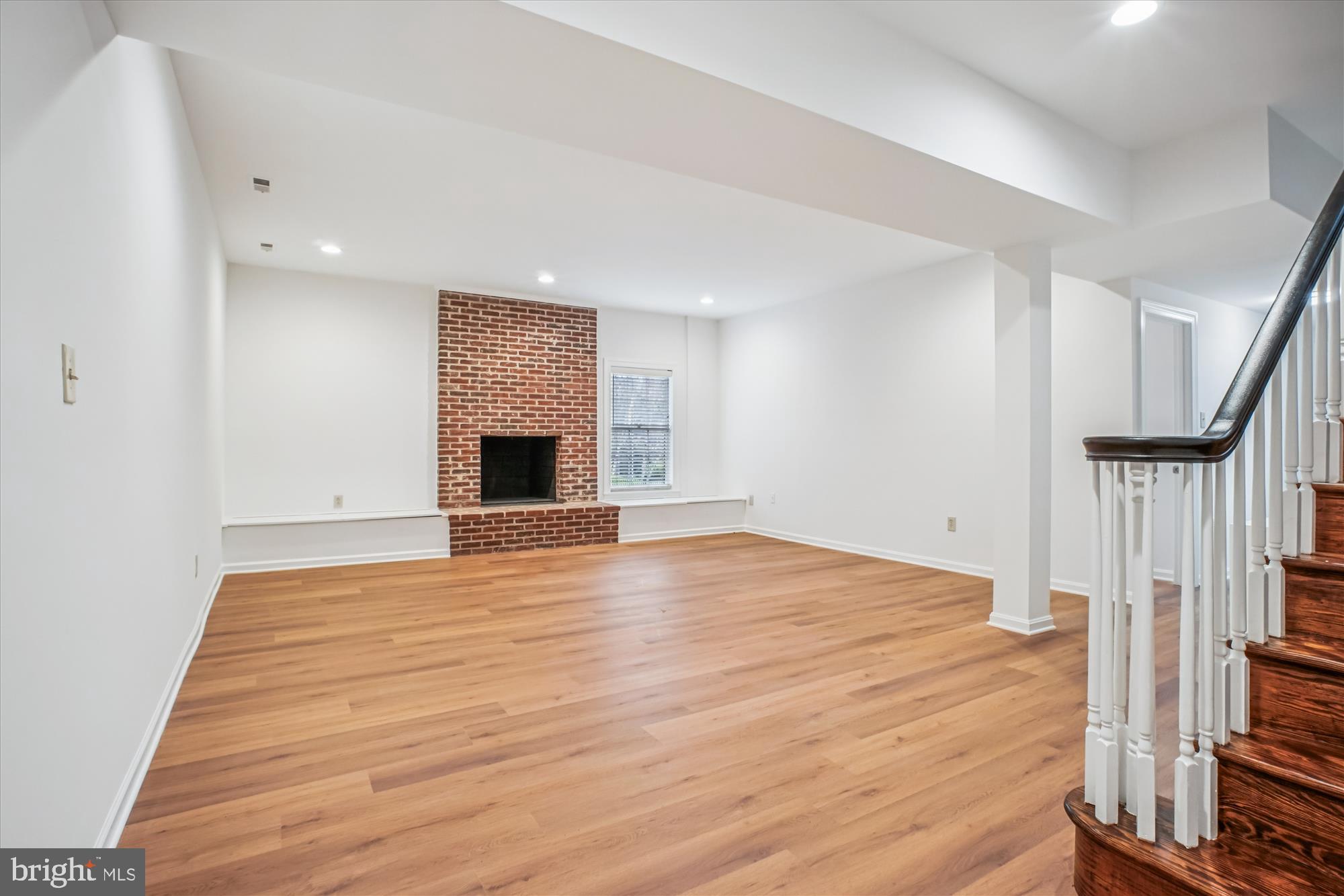 COUNTRY CLUB HILLS - Residential