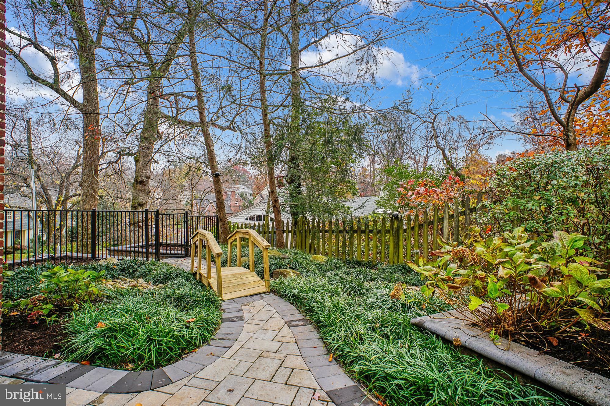 COUNTRY CLUB HILLS - Residential