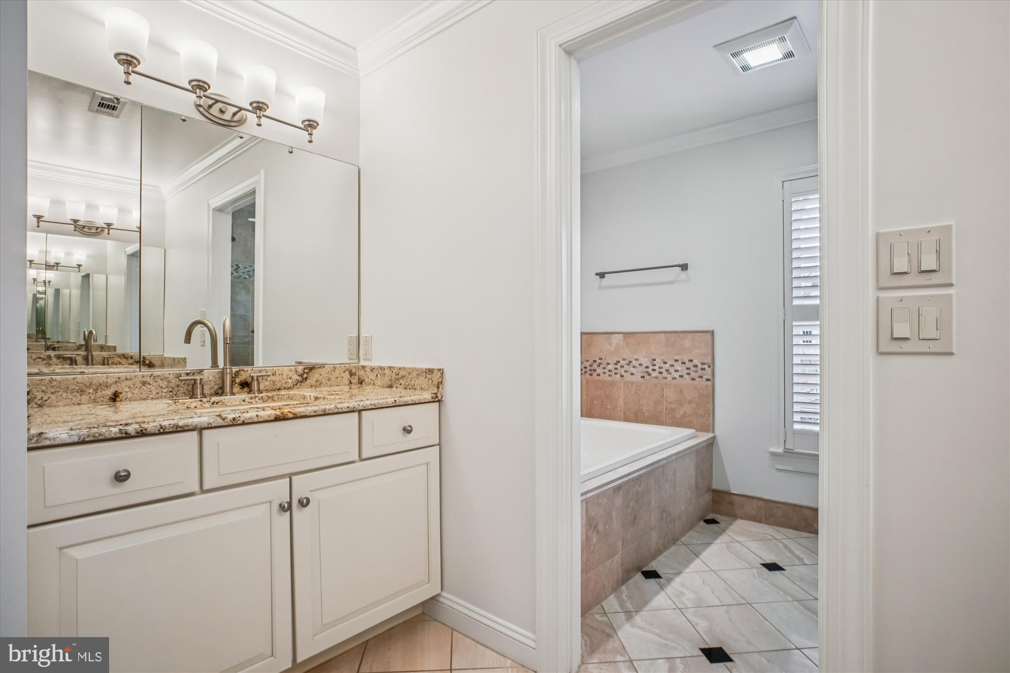 COUNTRY CLUB HILLS - Residential