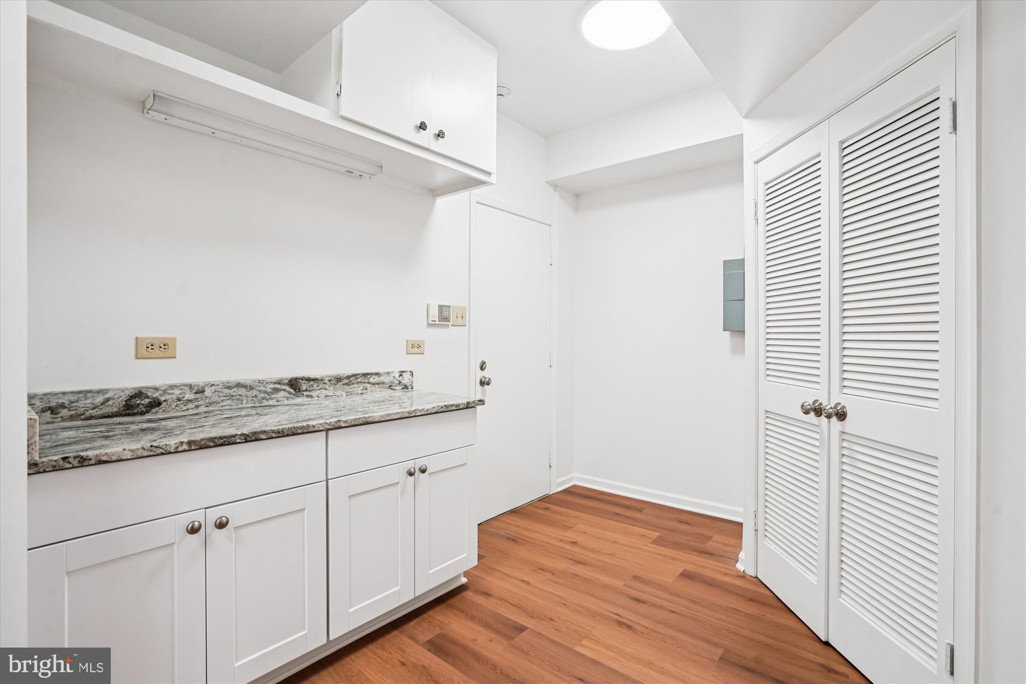 COUNTRY CLUB HILLS - Residential