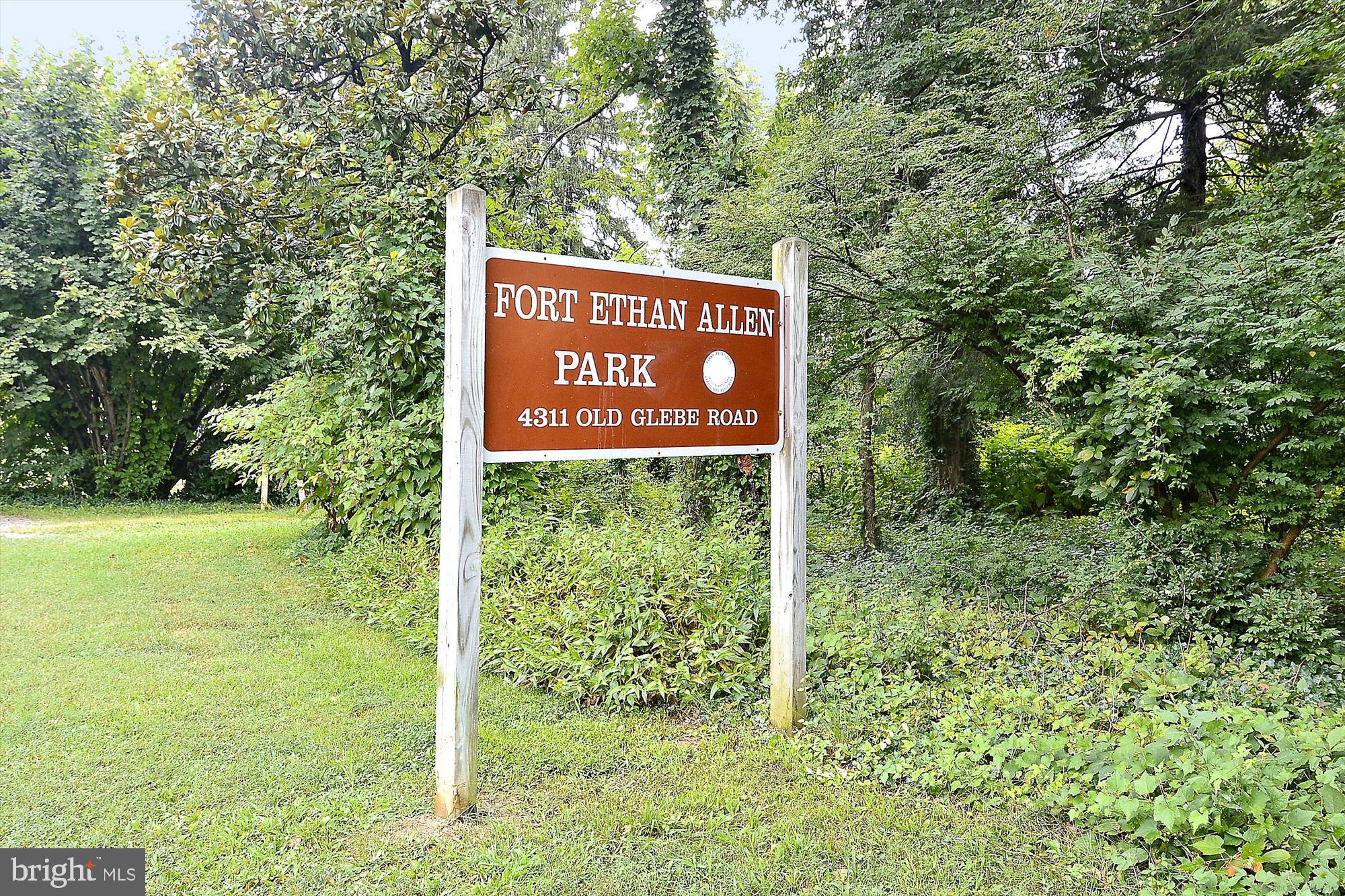 COUNTRY CLUB HILLS - Residential