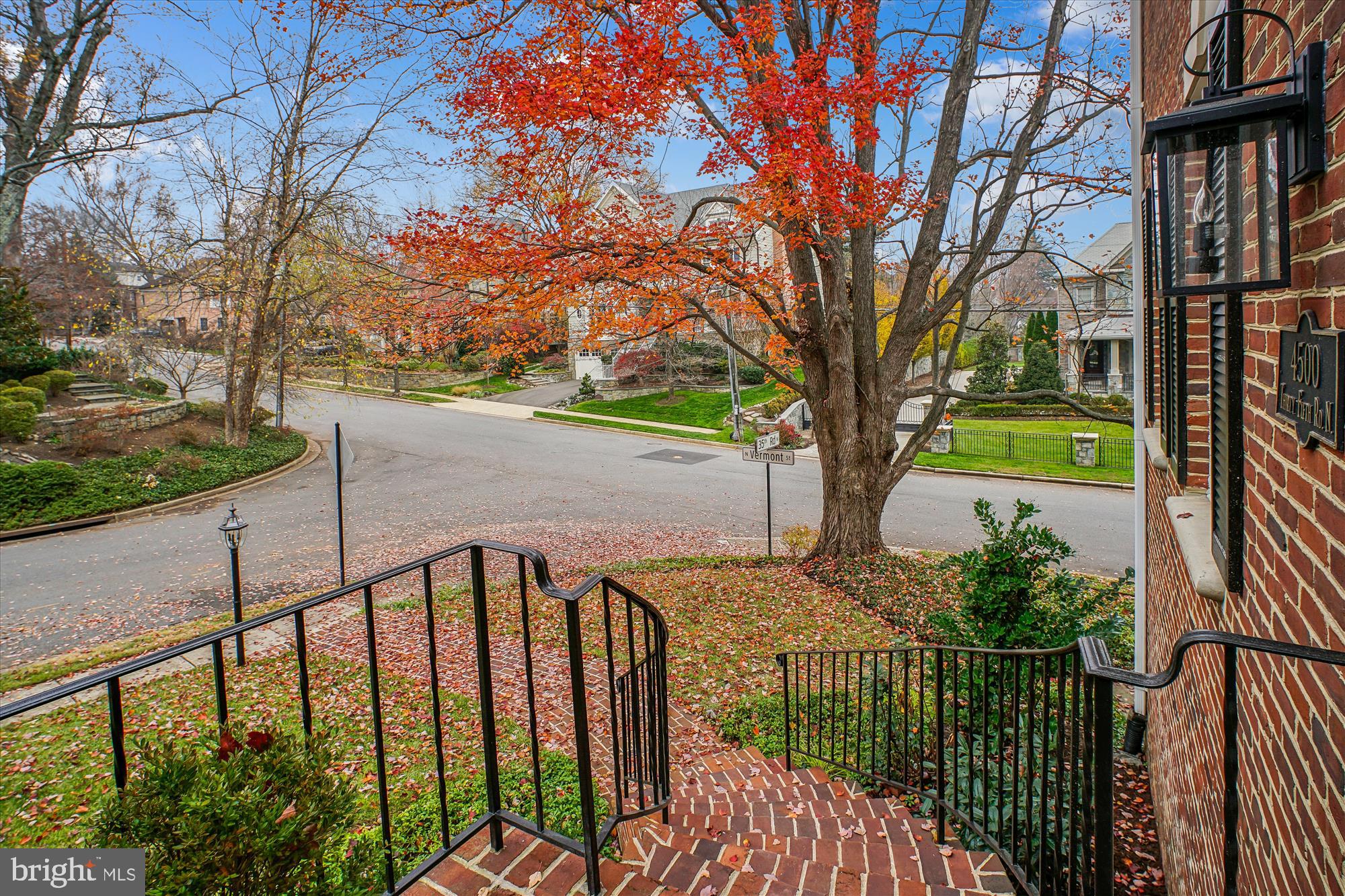 COUNTRY CLUB HILLS - Residential