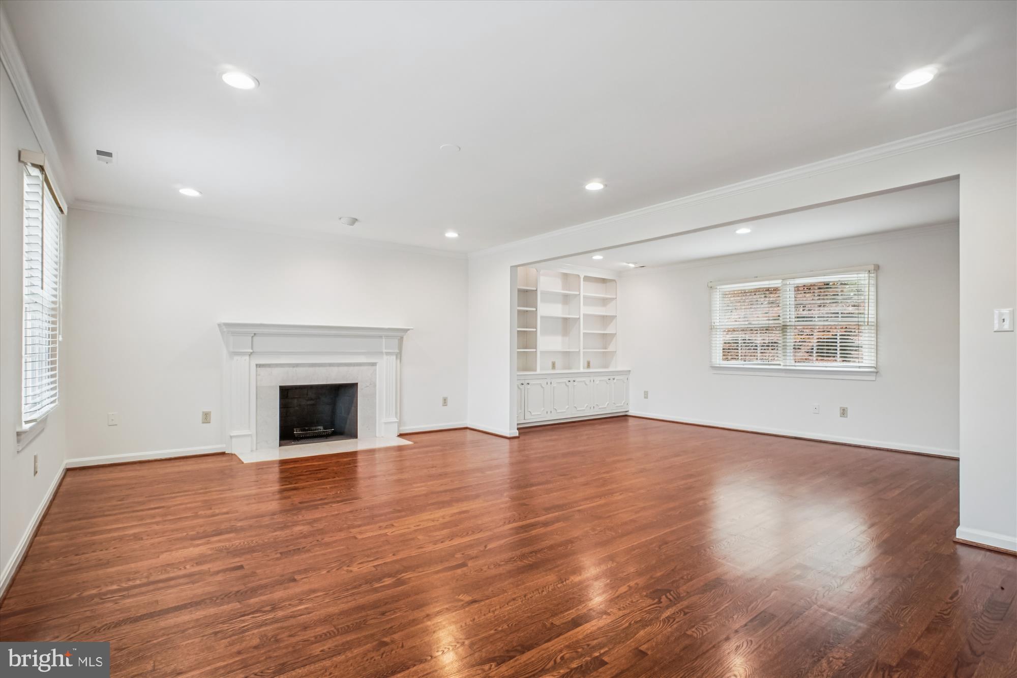 COUNTRY CLUB HILLS - Residential