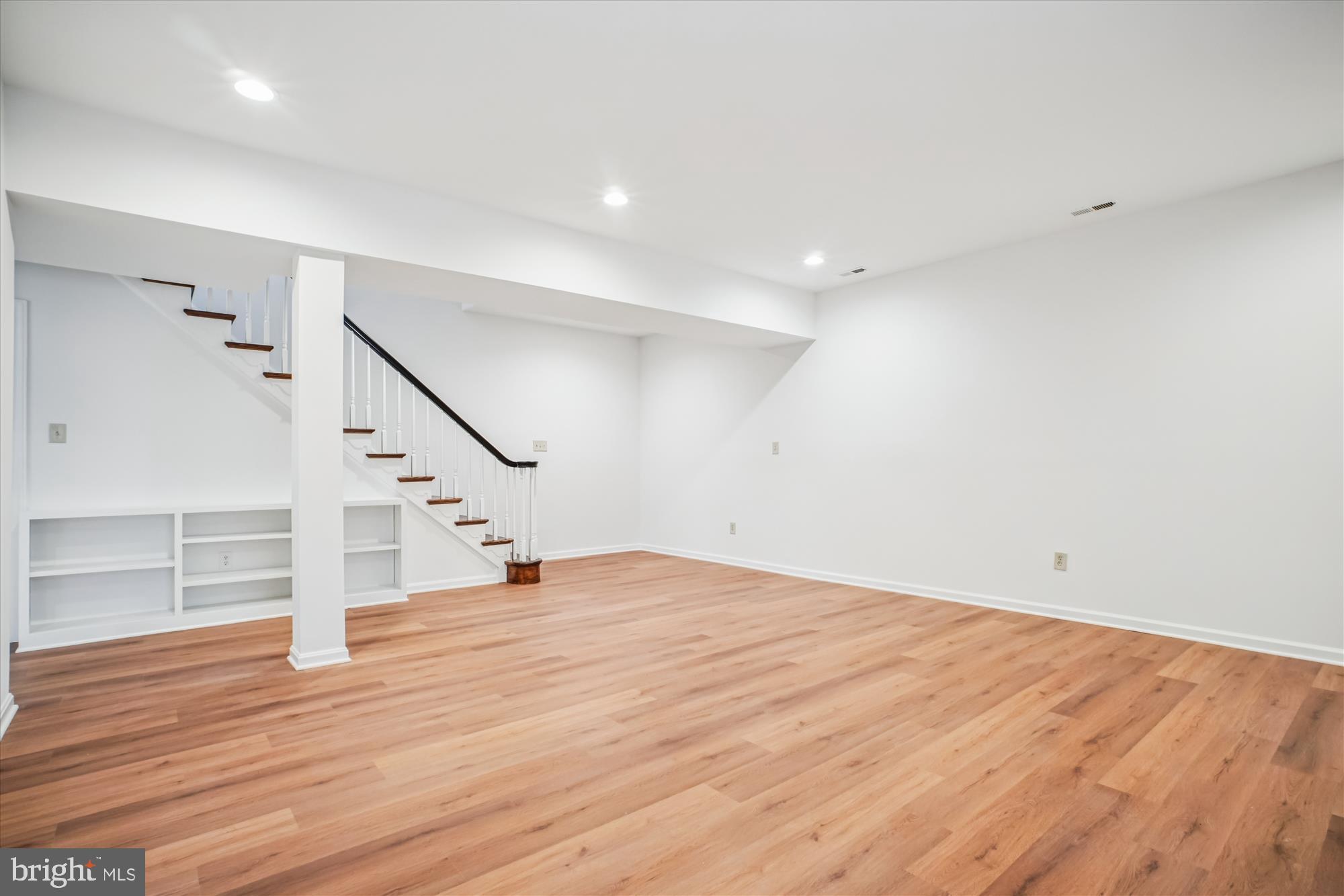 COUNTRY CLUB HILLS - Residential