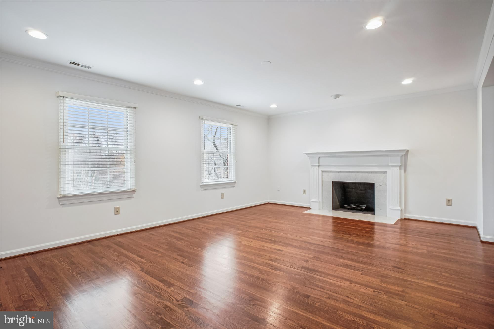 COUNTRY CLUB HILLS - Residential