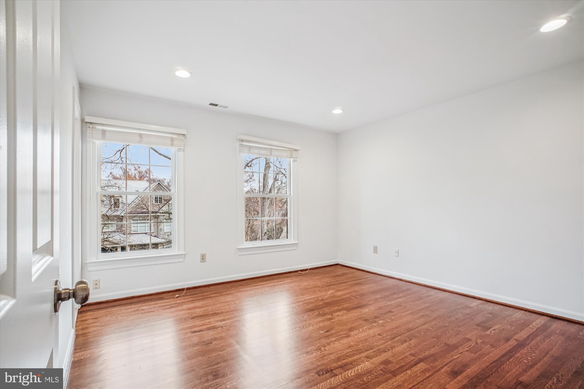 COUNTRY CLUB HILLS - Residential