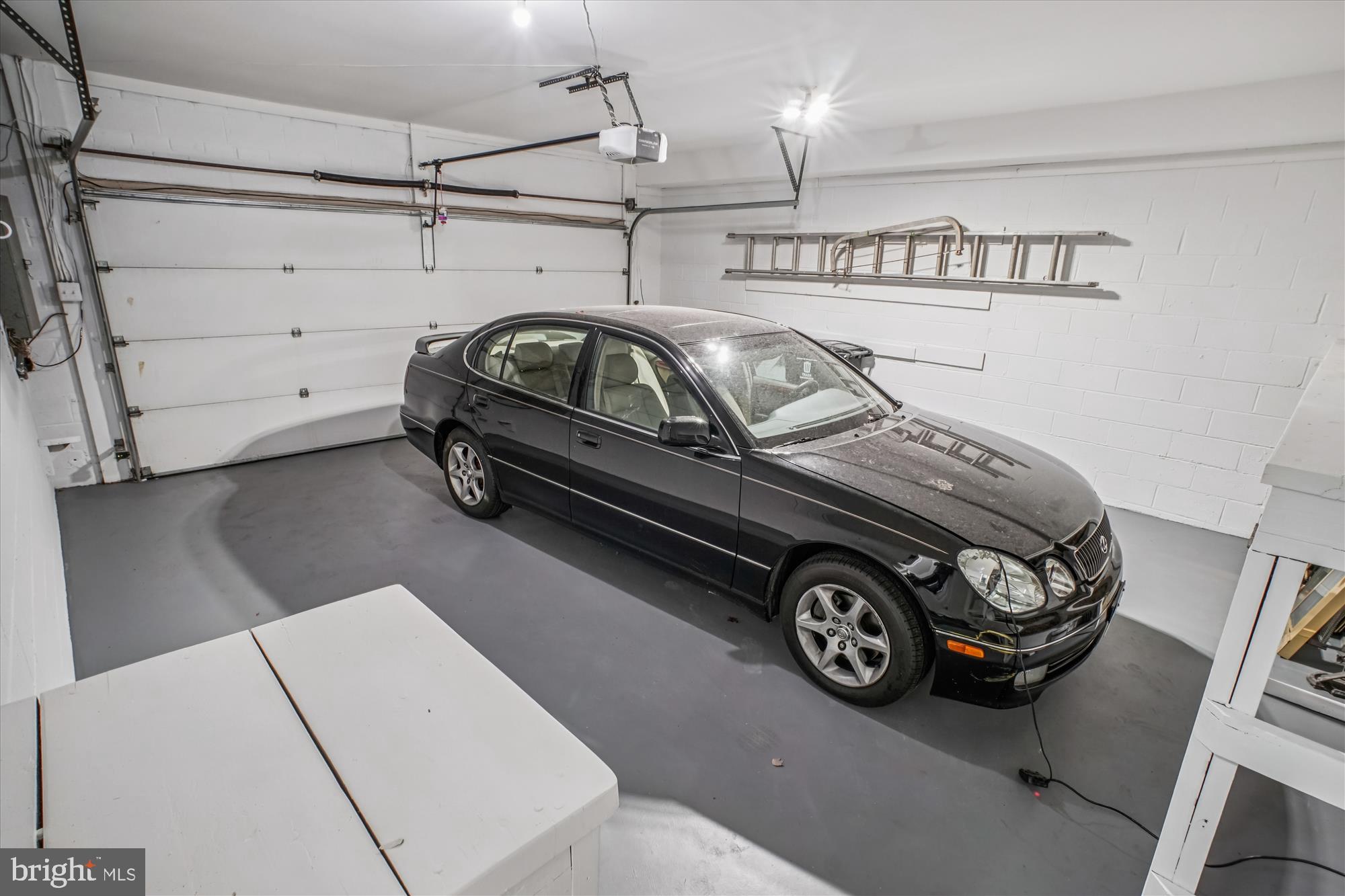 COUNTRY CLUB HILLS - Residential