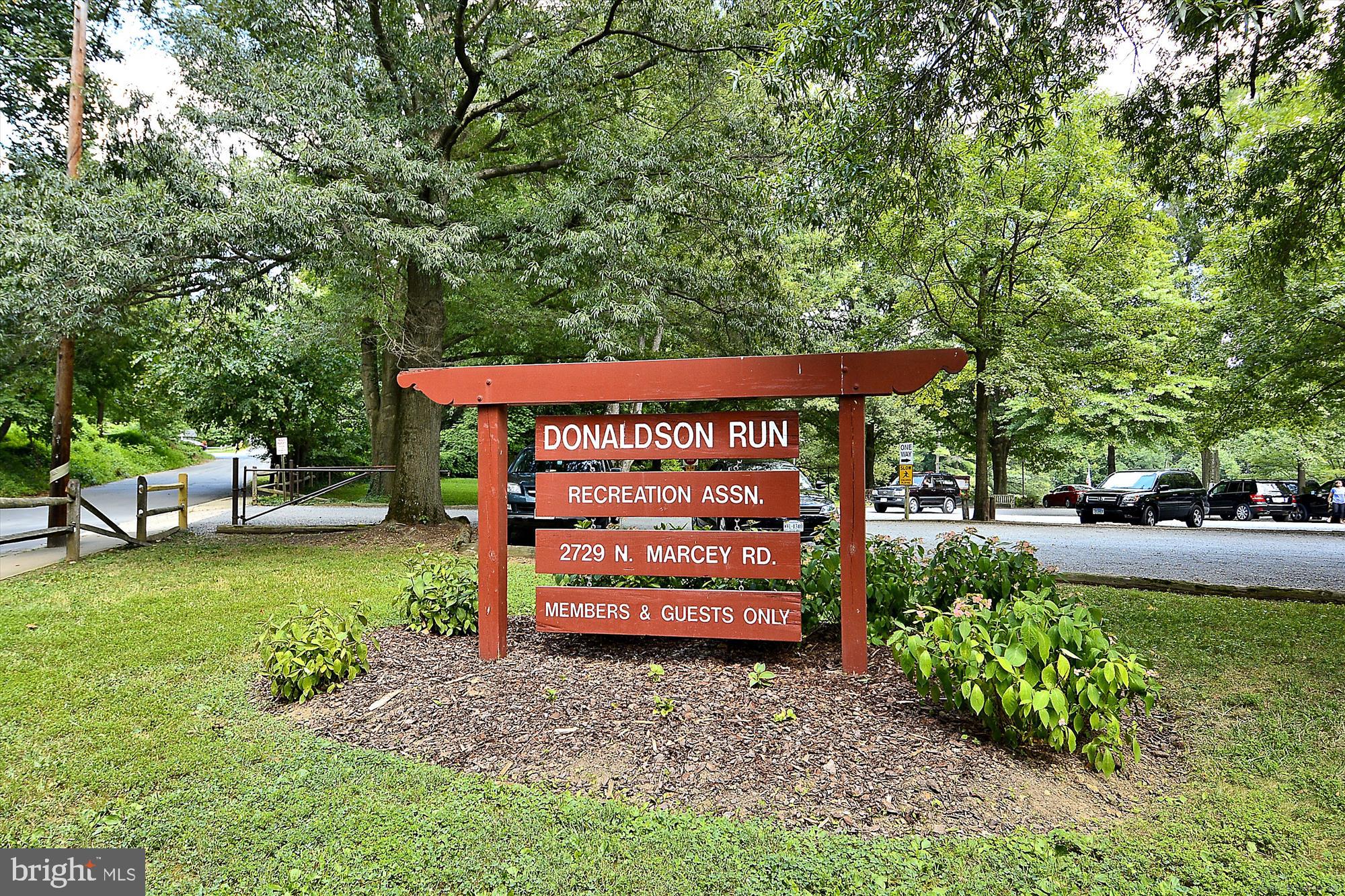 COUNTRY CLUB HILLS - Residential