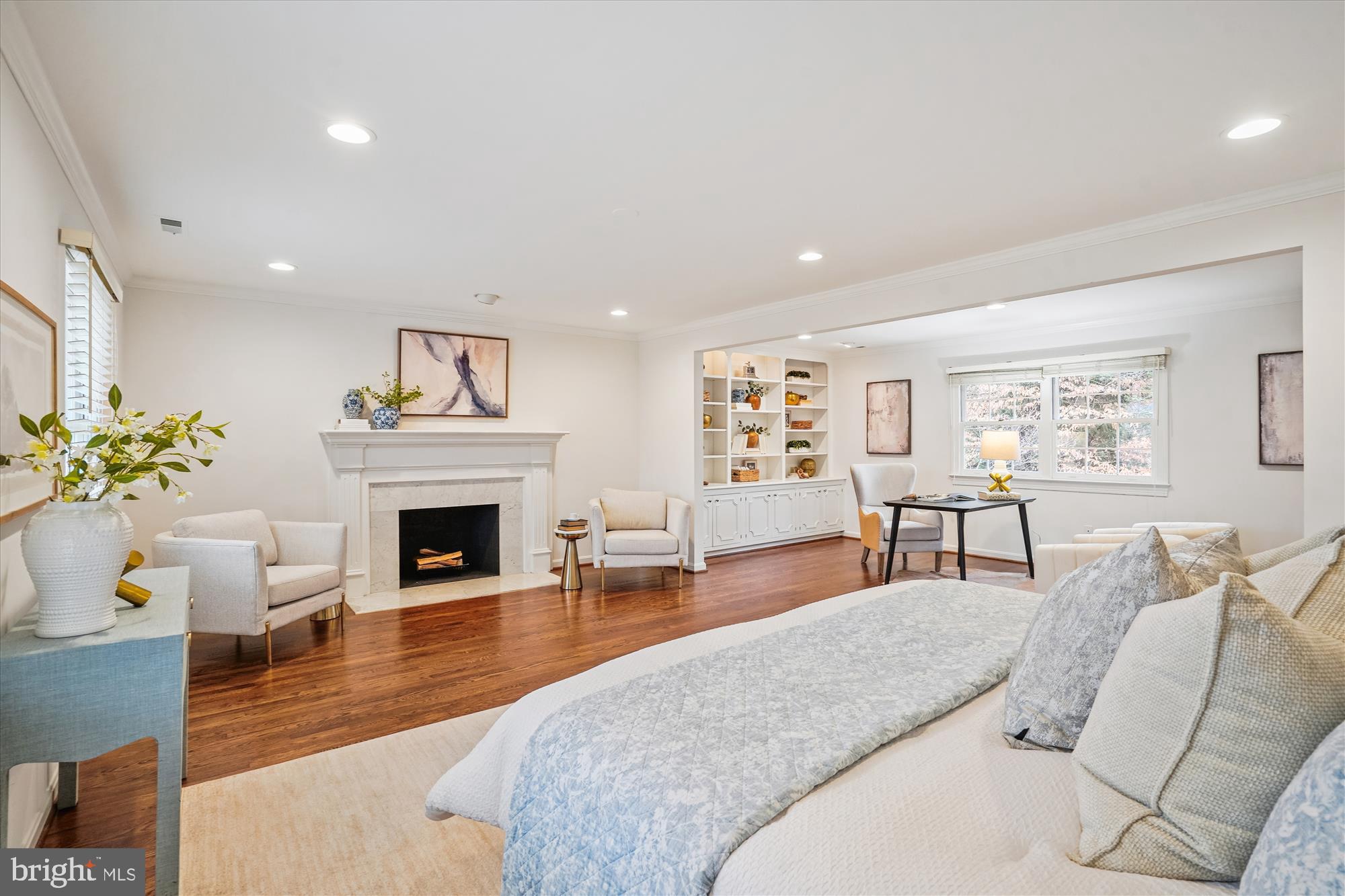 COUNTRY CLUB HILLS - Residential