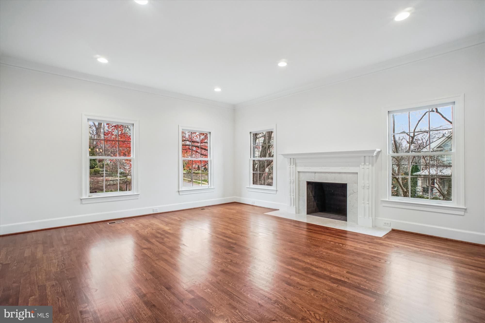 COUNTRY CLUB HILLS - Residential