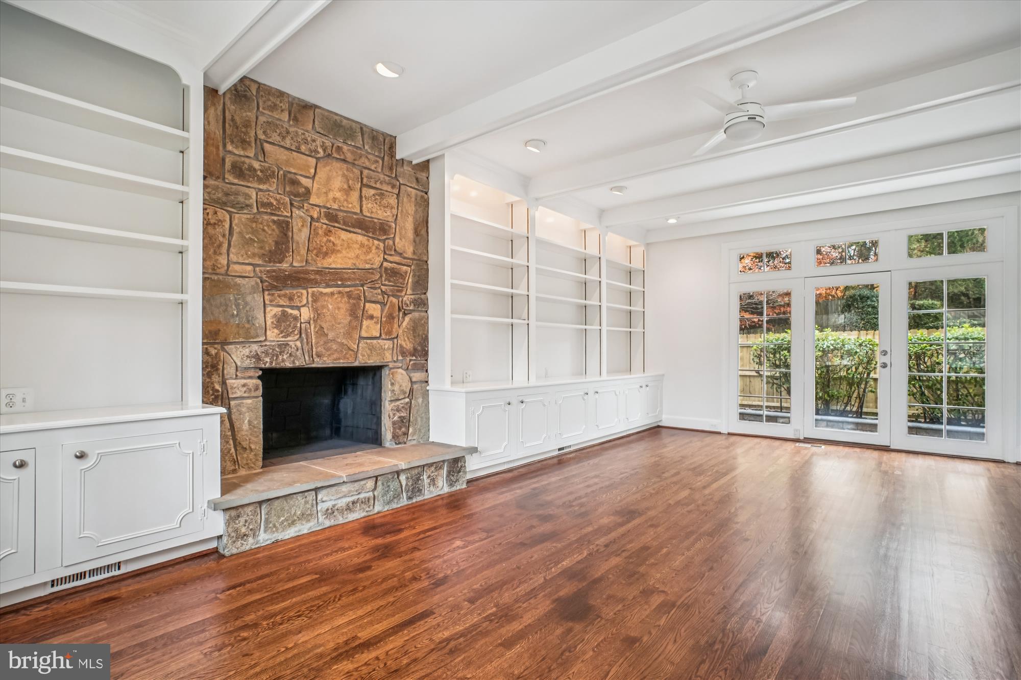 COUNTRY CLUB HILLS - Residential