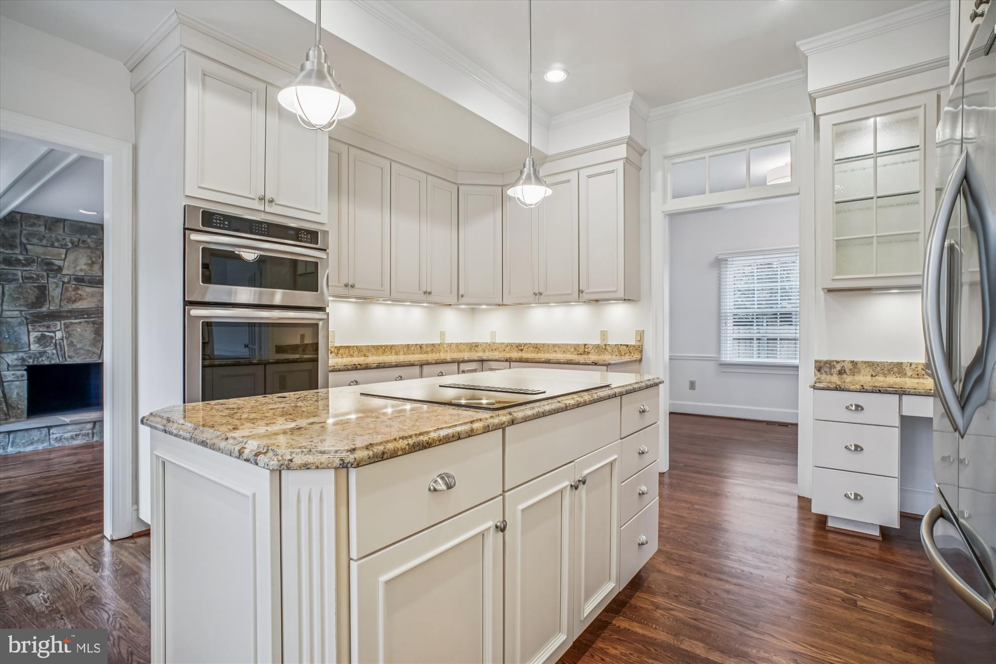 COUNTRY CLUB HILLS - Residential