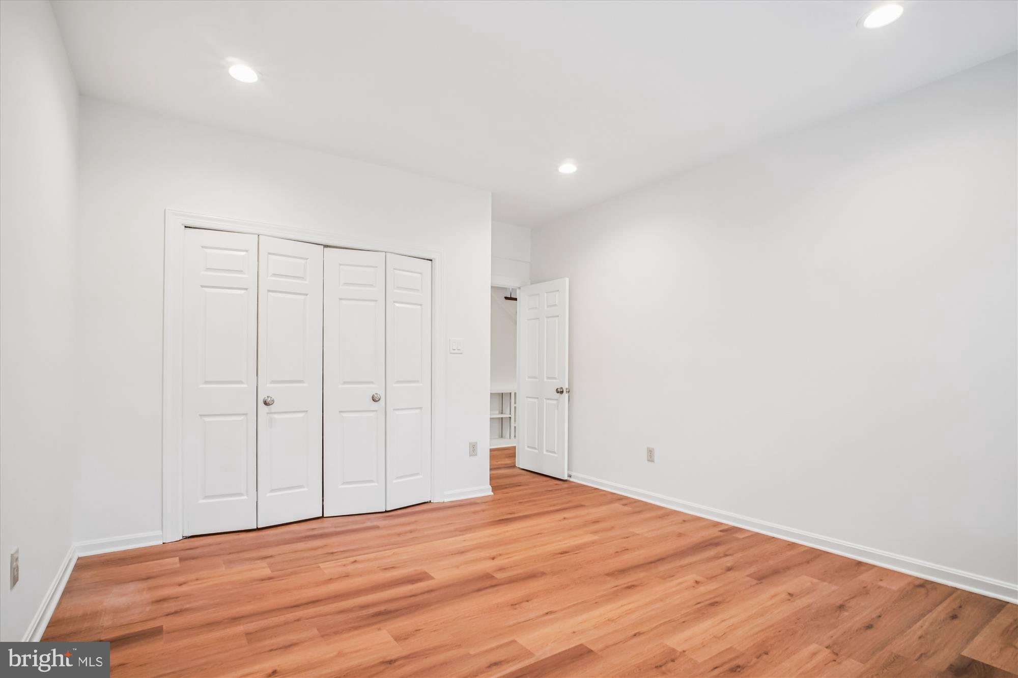 COUNTRY CLUB HILLS - Residential