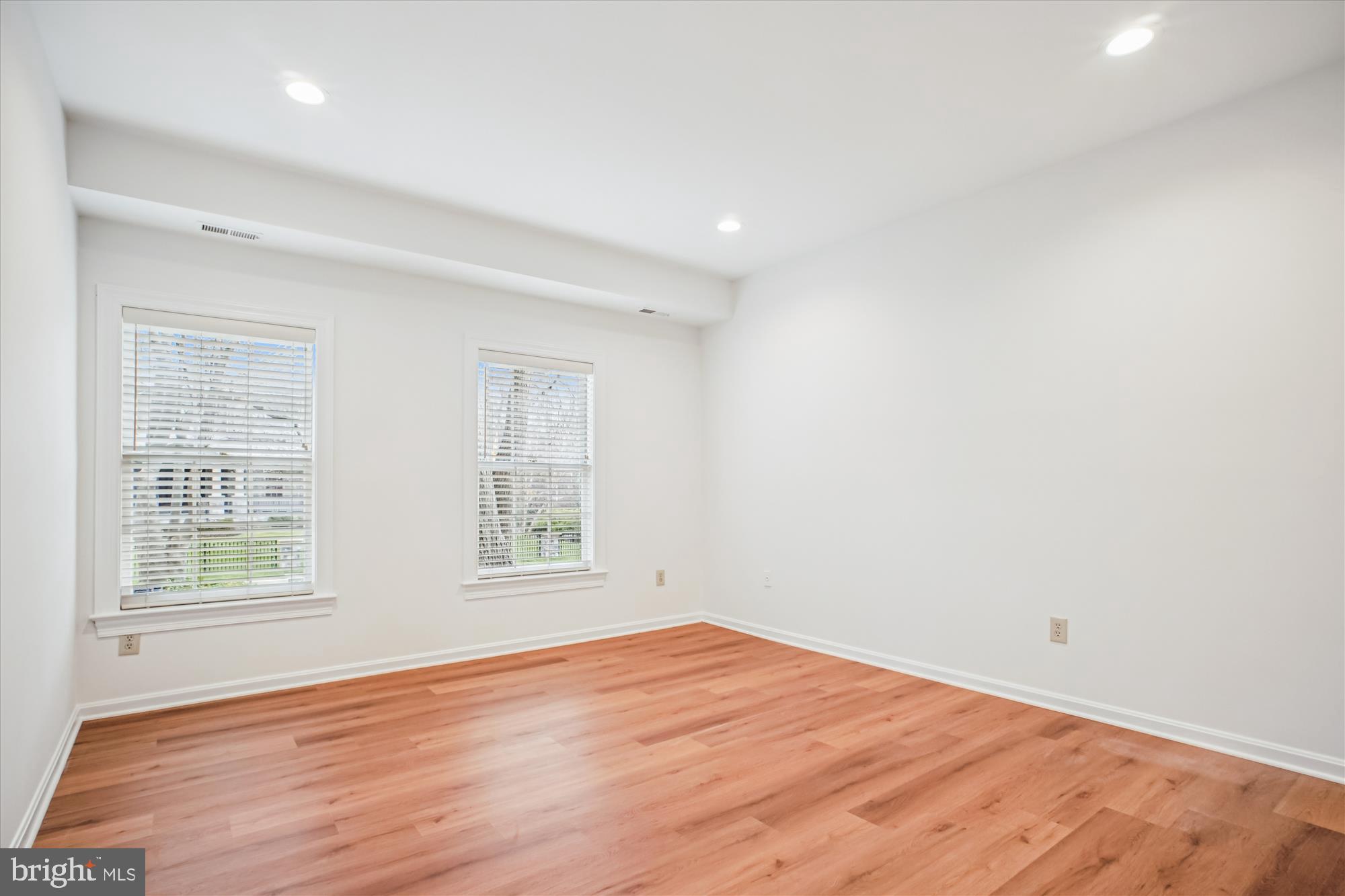 COUNTRY CLUB HILLS - Residential